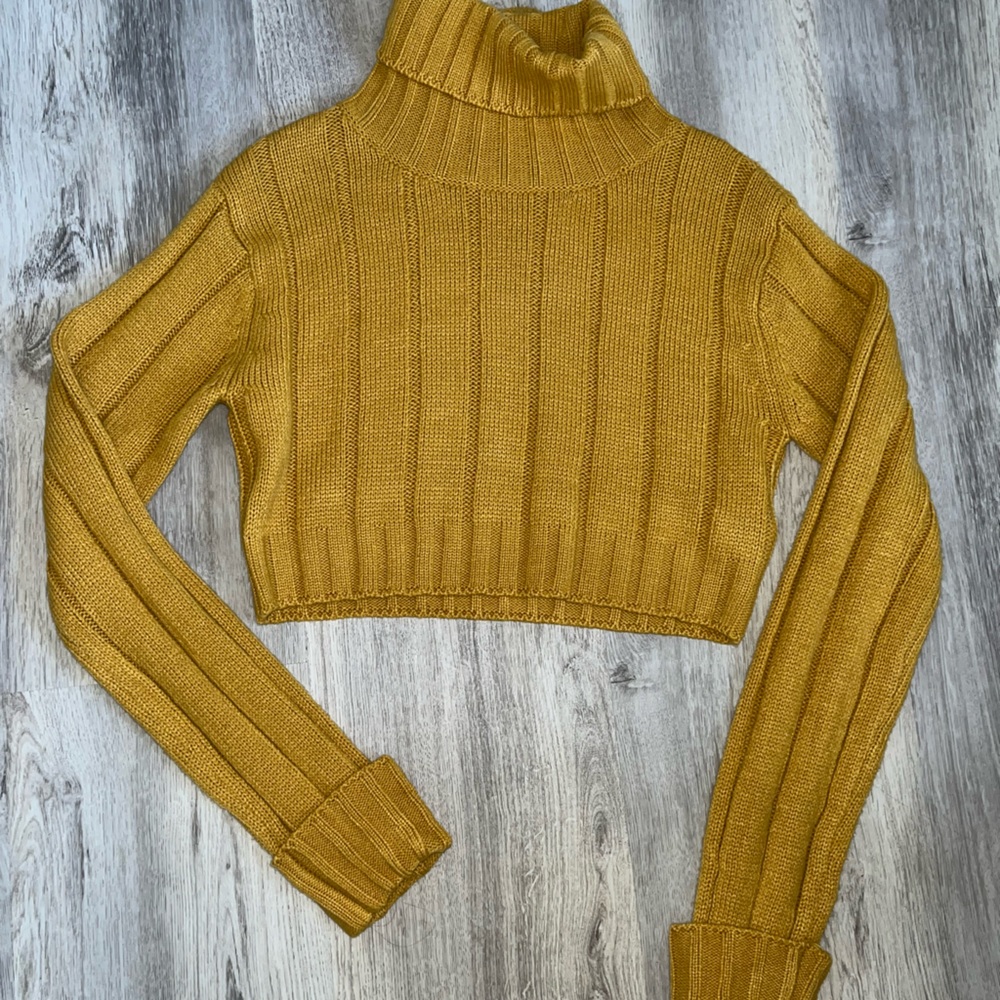 Turtle neck crop top